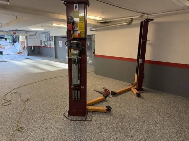 Decorative garage floor coating detail